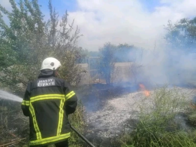 Samandağ&rsquo;da bah&ccedil;e yangını
