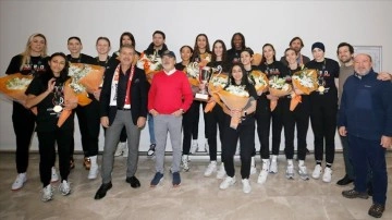 Şampiyon Eczacıbaşı Dynavit yurda d&ouml;nd&uuml;