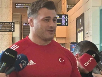 Şampiyon g&uuml;reş&ccedil;iler yurda d&ouml;nd&uuml;
