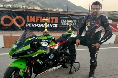 Şampiyon motosiklet&ccedil;i, İzmir'de son yolculuğuna uğurlandı