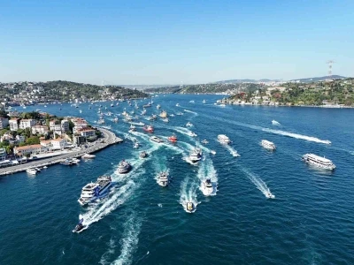 Şampiyon Sarıyer&rsquo;den boğazda kutlama
