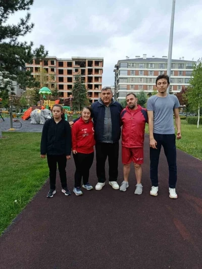 Şampiyon sporculara moral ziyareti
