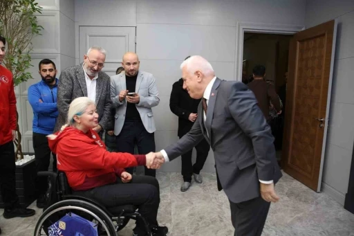 Şampiyon sporculardan Başkan Bozbey&rsquo;e ziyaret
