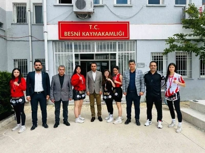 Şampiyon sporculardan Kaymakam Partal&rsquo;a ziyaret
