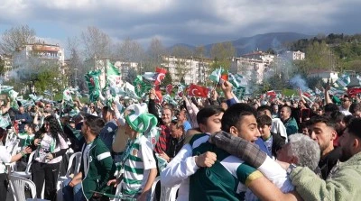 Şampiyonluk coşkusu Bursa B&uuml;y&uuml;kşehir'le yaşandı