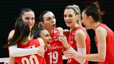 Şampiyonluk yoluna &ccedil;ıkan kızlarımızın geniş kadrosu a&ccedil;ıklandı