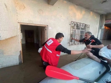 Samsun&rsquo;da AFAD ve Kızılay selzedelerin imdadına yetişti
