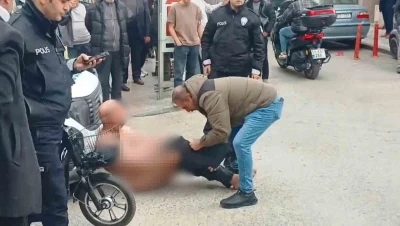 Samsun&rsquo;da &ccedil;ıplak halde caddede dolaşan şahıs g&ouml;zaltına alındı