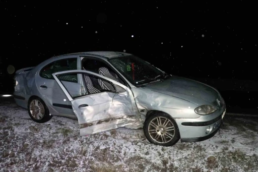 Samsun&rsquo;da iki otomobil &ccedil;arpıştı: 4 yaralı
