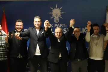  İYİ Parti&rsquo;den istifa eden 11 kişi AK Parti&rsquo;ye ge&ccedil;ti