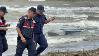 Samsun'da sahile vurmuş insansız deniz aracı bulundu