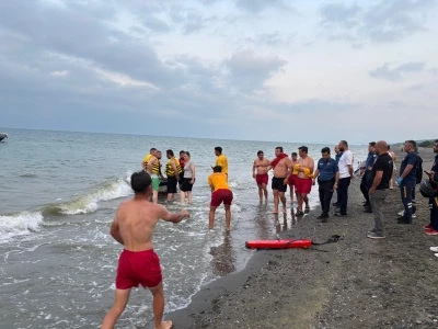Samsun'da sandalları alabora olan 3 kişiyi ekipler kurtardı