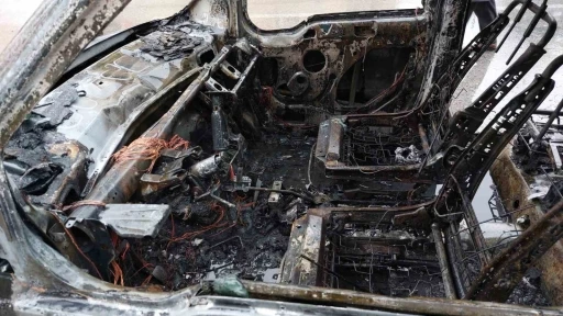 Samsun&rsquo;da seyir halindeki ara&ccedil; tamamen yandı
