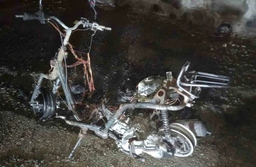 Samsun&rsquo;da seyir halindeki motosiklet yandı
