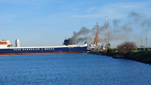 Samsun Limanı&rsquo;nda gemi yangını