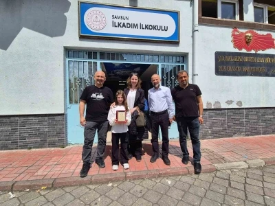 Samsunlu minik ressam d&uuml;nya birincisi oldu
