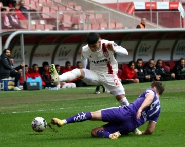 Samsunspor ile 52 Orduspor FK, depremzedeler i&ccedil;in karşılaştı
