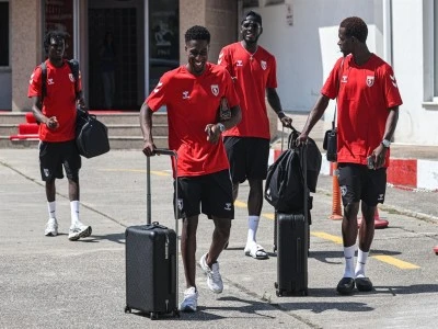 Samsunspor, Kasımpaşa ile oynayacağı iki hazırlık ma&ccedil;ı i&ccedil;in İstanbul'a gitti