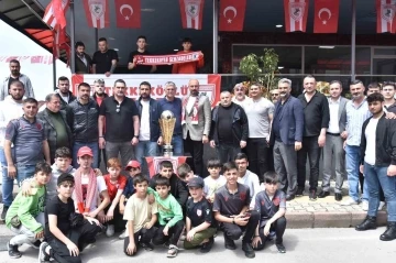 Samsunspor&rsquo;un şampiyonluk kupası Tekkek&ouml;y&rsquo;de
