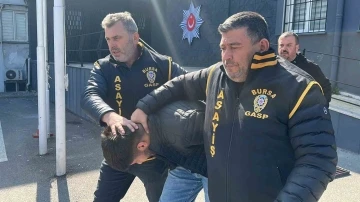 Sanal bahis borcu y&uuml;z&uuml;nden kuyumcu soyan zanlılar, tutuklandı
