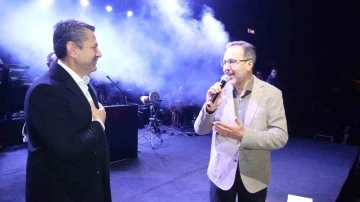 Sanat&ccedil;ı Mustafa Ceceli Kemalpaşalılarla buluştu
