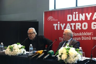 Sanat&ccedil;ı Rutkay Aziz, Bursa'dan seslendi: Biz d&uuml;nyayı değiştirmek i&ccedil;in yola &ccedil;ıktık