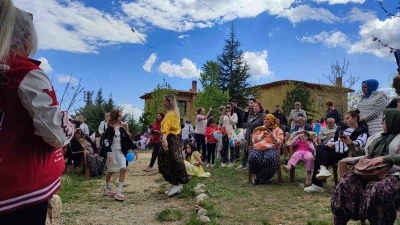 Sanat&ccedil;ıların k&ouml;y&uuml;nde Hıdırellez coşkusu
