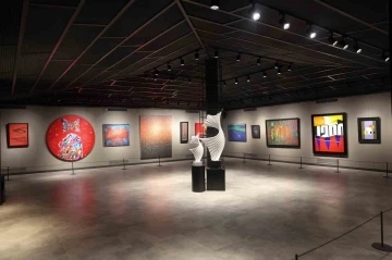 Sanatın duayenleri İstanbul&rsquo;un yeni sanat galerisinde buluştu
