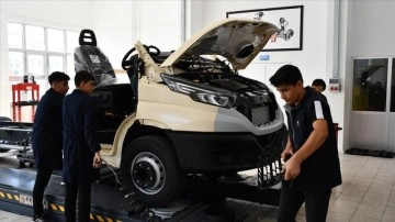 Sanayi şehri Bursa'nın meslek liseleri yaz tatilinde de &uuml;retime devam ediyor