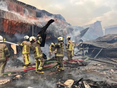 Sanayi sitesinde yangın; 7 iş yeri zarar g&ouml;rd&uuml;