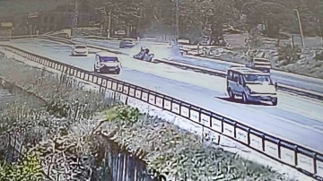 Sancaktepe&rsquo;de bir otomobilin kaza anı kamerada
