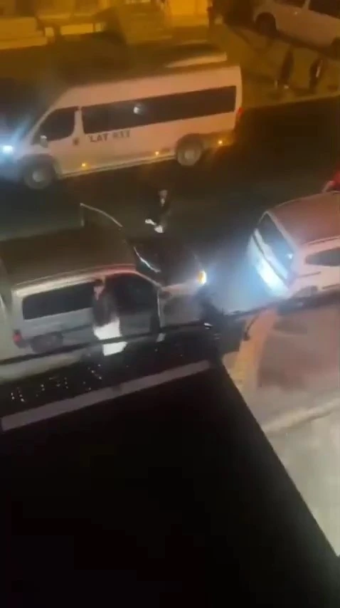 Sancaktepe&rsquo;de kaza sonrası tekme ve yumruklar havada u&ccedil;uştu
