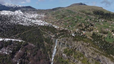 Sandık G&ouml;l&uuml; ve Şelalesi etkileyici g&ouml;r&uuml;nt&uuml;s&uuml;yle g&ouml;renleri b&uuml;y&uuml;l&uuml;yor
