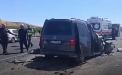 Şanlıurfa&rsquo;da feci kaza: 4 &ouml;l&uuml;, 2 ağır yaralı