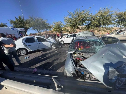 Şanlıurfa&rsquo;da zincirleme trafik kazası: 5 yaralı

