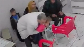 Şanlıurfa'da boğazına şeker ka&ccedil;an &ccedil;ocuk, Heimlich manevrasıyla kurtarıldı