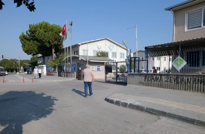 Şantiyede tartıştığı iş&ccedil;iyi tabancayla ayağından vurdu