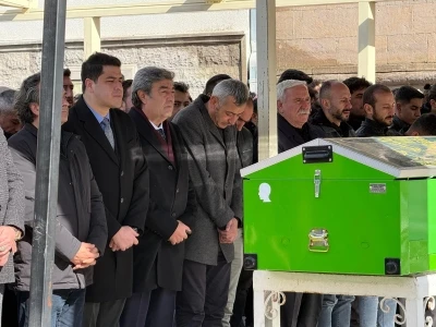 Şarampole yuvarlanan otomobilde &ouml;len Kadir, toprağa verildi