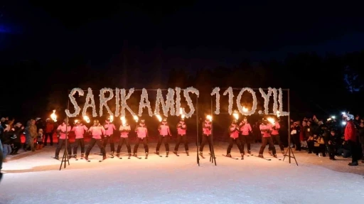 Sarıkamış şehitleri anısına meşaleli kayak g&ouml;sterisi d&uuml;zenlendi
