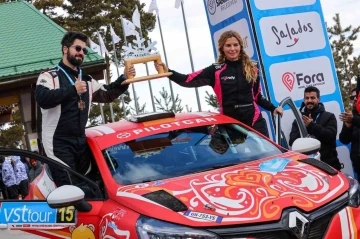 Sarıkamış&rsquo;ta kar rallisinde kadın pilot ilk 10&rsquo;a girdi
