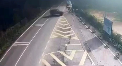 Sarıyer&rsquo;de İranlı iş adamının ciple seyyar satıcıya &ccedil;arpıp, mesire alanına u&ccedil;tuğu anlar kamerada
