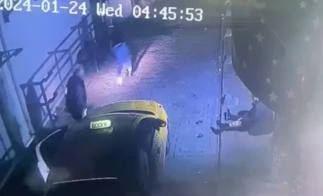 Sarıyer&rsquo;de m&uuml;zikhol &ouml;n&uuml;nde yaşanan silahlı saldırının en net g&ouml;r&uuml;nt&uuml;leri kamerada: Saldırıda &ldquo;Mami&rdquo; detayı dikkat &ccedil;ekti
