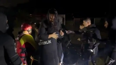 Sarıyer&rsquo;de selde mahsur kalan oyuncu Demet &Ouml;zdemir kurtarıldı
