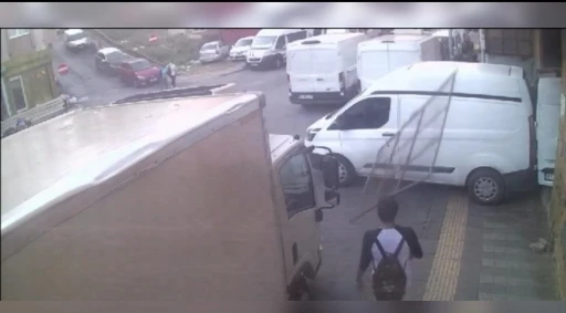 &Uuml;niversite &ouml;ğrencisinin başına demir korkuluk d&uuml;şt&uuml;