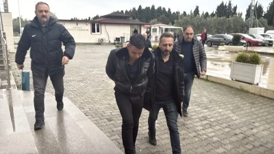Şarkıcı G&uuml;ll&uuml; olayında Kervan Eminoğlu, adliyeye sevk edildi