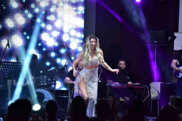 Şarkıcı Selen G&ouml;rg&uuml;zel Bodrum&rsquo;da sahne aldı