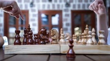 Satrancın b&uuml;y&uuml;k ustasından "zaman" uyarısı