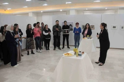 SA&Uuml;&rsquo;de &lsquo;Uzak Yakınlar, Zamanın İzi&rsquo; sergisi d&uuml;zenlendi
