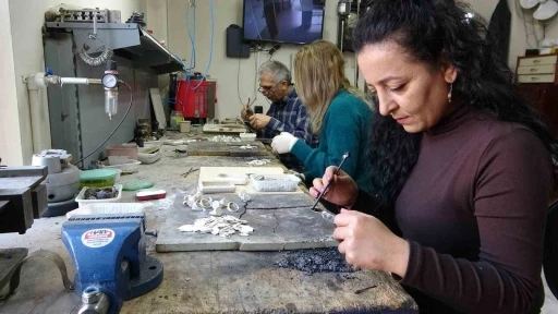 Savat g&uuml;m&uuml;ş gelecek nesillere aktarılıyor
