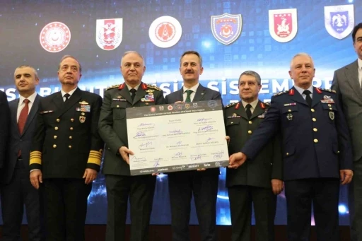 Savunma Sanayii Başkanı G&ouml;rg&uuml;n duyurdu: &Ccedil;elik Kubbe&rsquo;nin en &ouml;nemli altyapılarından birisi i&ccedil;in imzalar atıldı
